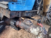 Цилиндр сам толкает, почему? И по дороге влево сразу поворачивает, а вправо надо долго крутить. 