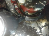 ОПОРА КАРТЕРА ТРЕСНУЛА. МОЖЕТ ЛИ ИЗ НЕЁ ТЕЧ МАСЛО СО СТОРОНЫ ЗАДНЕЙ ПЛИТЫ? 
