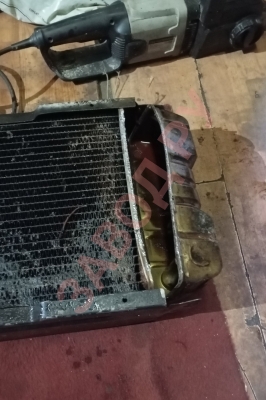 Из-за чего оторвало бачок на радиаторе? 