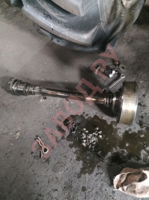 Как вставить этот вал, не снимая колоды, чтоб попасть в вилку?