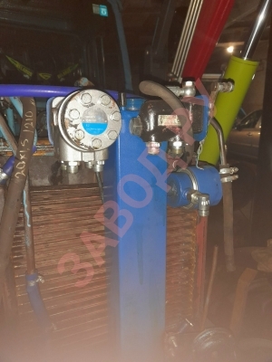 Почему Сочится масло по резьбе заливной горловины и пенится масло в баке? 