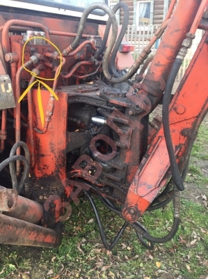 Почему постоянно давит кольца на распределителе р100 и вырывает куски колец ? Как бы переделать это сразу шланги на стрелу и изменить выход на распределитель ?