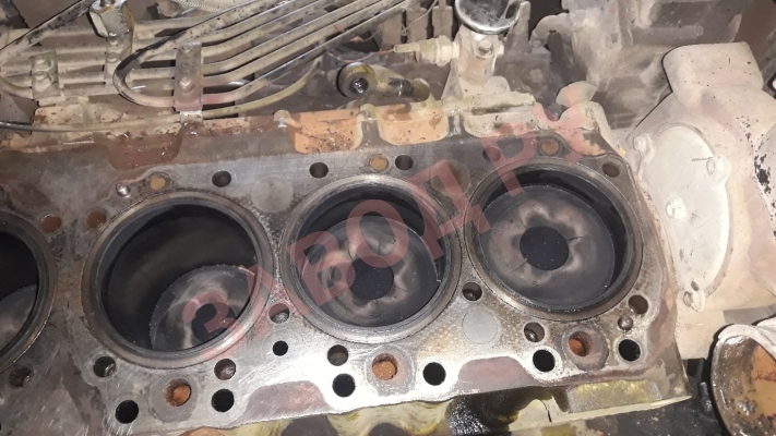 Долго ли сможет прожить Амкодор, с такими трещинами на днище поршней? Д 260. От чего это бывает ?