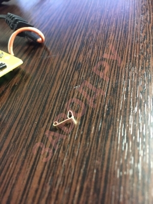 Вот с переключателя скорости выпала железка. Подскажите как и куда ее поставить