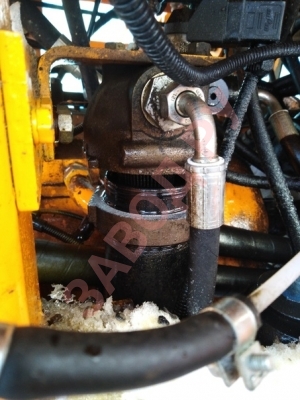 На Амкадор 342в то18 срабатывает клапан давления, тот что правее от гидравлического фильтра с водительской стороны, особенно часто при нажатии на педаль тормоза. В какой то момент при нажатии на тормоз корпус фильтра разорвало, вся гидравлика вытекла. Поменяли на другой. Проработал около 10 минут и дал трещину корпус насоса нш10 левого. В чем неисправность? Что проверять в первую очередь, прежде чем ставить новый насос?