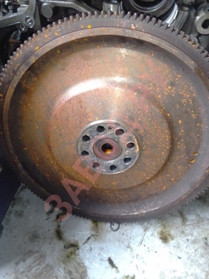 На двигателе ИВЕКО КУРСОР 10, приводился маховик к коленвалу, еле кувалдой сорвали? Почему так получилось?