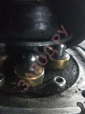 Отчего образовался такой зазор, раньше вроде не было ?