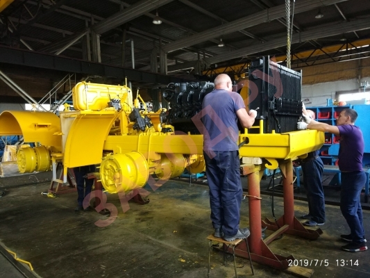 Двигатель поставили, становка радиатора К 700 Двигатель поставили, становка радиатора К 700