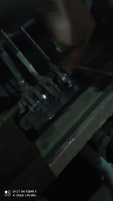 С Рычага капает масло. В чём причина?