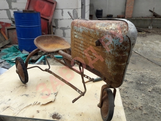 Педальный трактор СССР после реставрации 