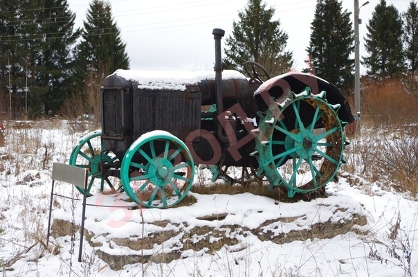 Кто знает марку и модель трактора?