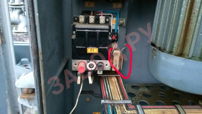 Для чего эта катушка? И где в цепи замыкается цепочка на появление U на этой катушке?