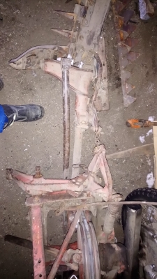  Сюда можно поставить гидроцилиндр или нет? 