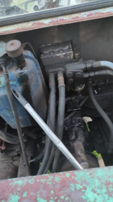 Поменял ремни на нш и патрубок с него, гидравлика работала. Почему через минут 20 перестала работать, в гидробаке шипит? 