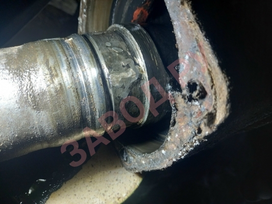 Что посоветуйте сделать? Течёт ручьём масло, лопнула полуось. Сварка была уже 