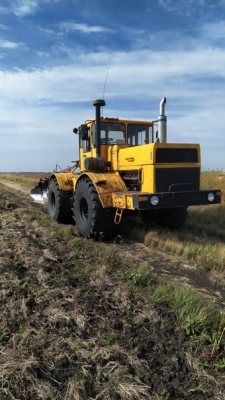 Почему слышен звон рычагов КПП? Как и чем убирать валки соломы от льна? Кировец.