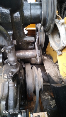 Как снять помпу? Не могу открутить болт натяжителя? д 260 