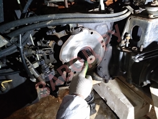 Допускается ли осевой люфт этого вала? Беларус 921, 1000мч, люфт 1-2мм, ?  Допускается ли осевой люфт этого вала? Беларус 921, 1000мч, люфт 1-2мм, ?