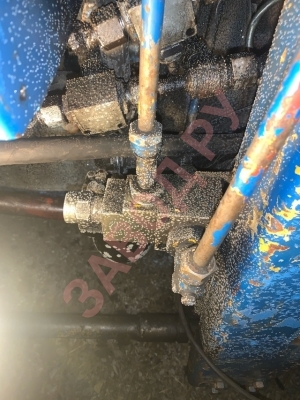 Какой клапан стоит на Кун 10? На цилиндр ковша стоит в него две трубки входят и две выходят.  Какой клапан стоит на Кун 10? На цилиндр ковша стоит в него две трубки входят и две выходят.