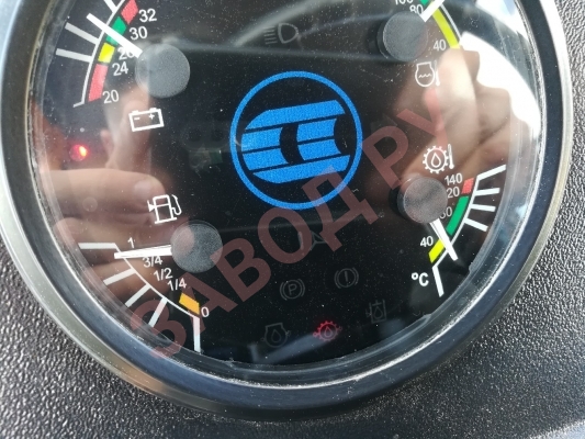 Из-за чего горит в полнакала датчик давления масла ГМП?