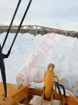  Есть ли в Амкадоре 333в стакан для заливки спирта? Тормоза постоянно прихватывает. 