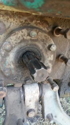 Легко ли снимается вал заднего ВОМа? Можно ли не разбирая кпп, снять его?