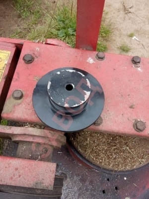 Прикупили приставку ворошитель на косу Виракс. Установка заняла три часа. При пробной косьбе пришли к выводу укоротить пальцы. Прикупили приставку ворошитель на косу Виракс. Установка заняла три часа. При пробной косьбе пришли к выводу укоротить пальцы.