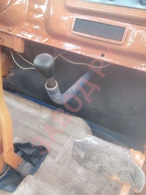 Почему ручка газа дт75(почтальон) живёт само по себе? Вниз нажимаешь больше газа, когда начинает ехать, ручка сама уходит вниз.