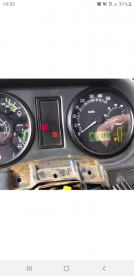 Почему горит красная лампа на запущенном двигателе мтз 922.3 ? Почему горит красная лампа на запущенном двигателе мтз 922.3 ?