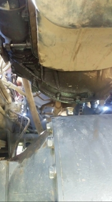 Бугеля затянуты, турбина сухая , все трубки целые и затянуты .Откуда гонит масло?Кировец.