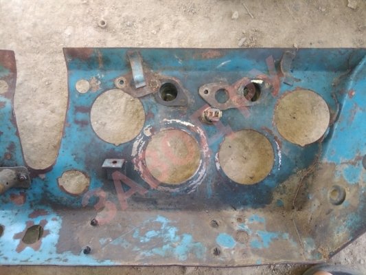  Какие лампочки стоят на освещение приборки? Внутренностей в них нету что там должно быть вообще ?