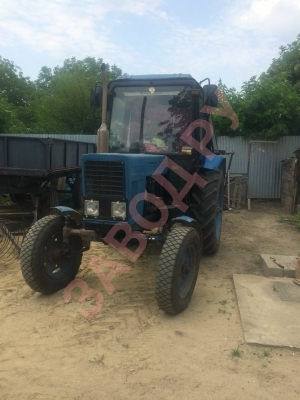 Поставил пластиковый бак и соответственно крышка пластиковая не держит. Что делать?