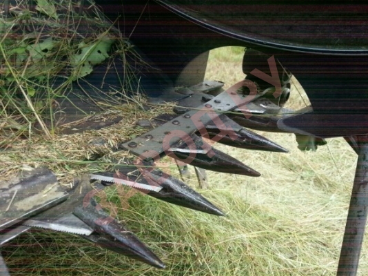 Купили новую жатку, 450000руб. 40 гектаров обкатка, уже по швам расходится