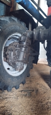 Почему не амортизирует передний мост бортовые? Что может быть? 