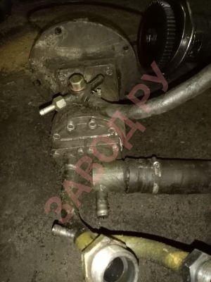 Стоял сильный гул при работе гидравлики. Сегодня снял насосы. Как они должны крутятся, с усилием или легко? Амкадор 333в .