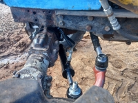 Цилиндр сам толкает, почему? И по дороге влево сразу поворачивает, а вправо надо долго крутить. 