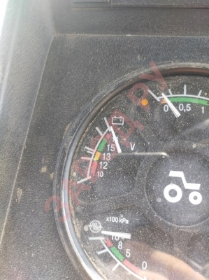 В чём причина? Идёт перезаряд, отключил массу напряжение скачет, даёшь газу всё тухнет.