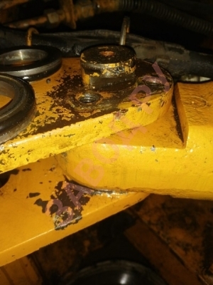 Погрузчик.Как убрать люфт? На самом пальце совсем небольшая выработка..