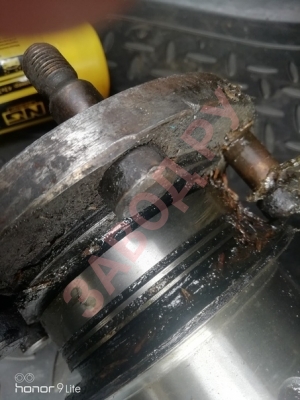 Коленвал ЮМЗ двиг Д 65, на посадочном месте под набивку коренного нет насечки. Будет ли держать или нет.? Потечёт?  Коленвал ЮМЗ двиг Д 65, на посадочном месте под набивку коренного нет насечки. Будет ли держать или нет.? Потечёт?