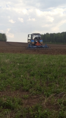 На работе в полях. МТЗ