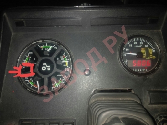 Что за лампочка на холостом ходу загорается?Газанешь-тухнет.