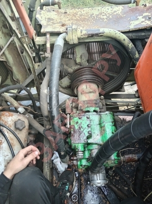 Дон 1500 б старого образца с двумя гидробаками. Почему-то перестал ехать вперед в горку?  Дон 1500 б старого образца с двумя гидробаками. Почему-то перестал ехать вперед в горку?