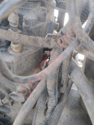 Из за чего это прокладка вылезла?