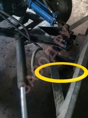 Из за чего масло с отвала вытекать может?