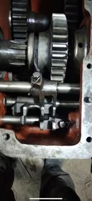  Включили 2 передачи. Сняли крышку с кулисой. Как теперь настроить вилки и шестерни правильно?