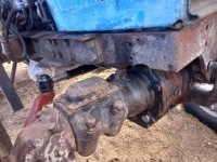 Цилиндр сам толкает, почему? И по дороге влево сразу поворачивает, а вправо надо долго крутить. 