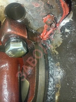 ОПОРА КАРТЕРА ТРЕСНУЛА. МОЖЕТ ЛИ ИЗ НЕЁ ТЕЧ МАСЛО СО СТОРОНЫ ЗАДНЕЙ ПЛИТЫ? 