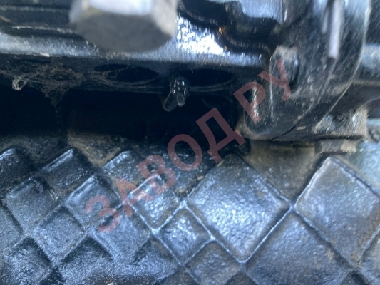 Мтз 80 на топливном насосе стоит какая-то трубочка и от туда капает масло Она заводская и отлив под неё сделан 