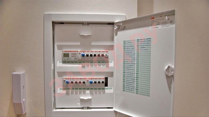 Цена щитка (пластик) с 12 модулями?  Цена щитка (пластик) с 12 модулями?