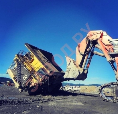 Самосвал лёг